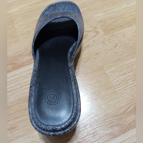 Urban Outfitters snakeskin pattern platform wedges. EUC. Size 7. - Picture 9 of 16